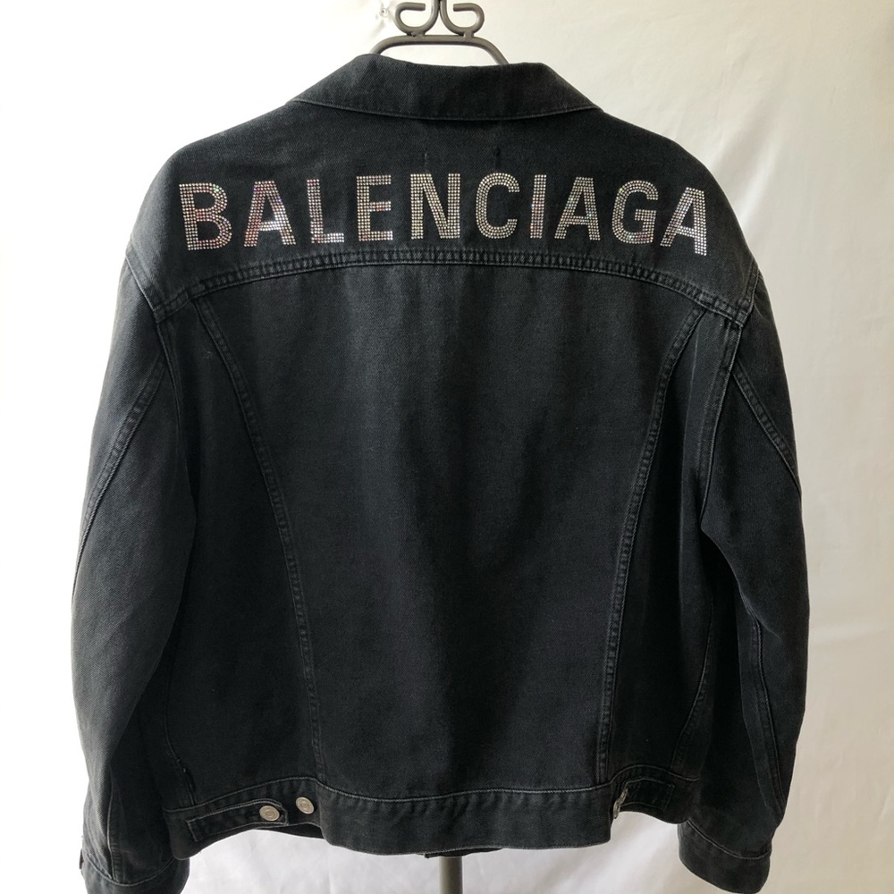 🚨SOLD🚨Balenciaga man’s logo embellished